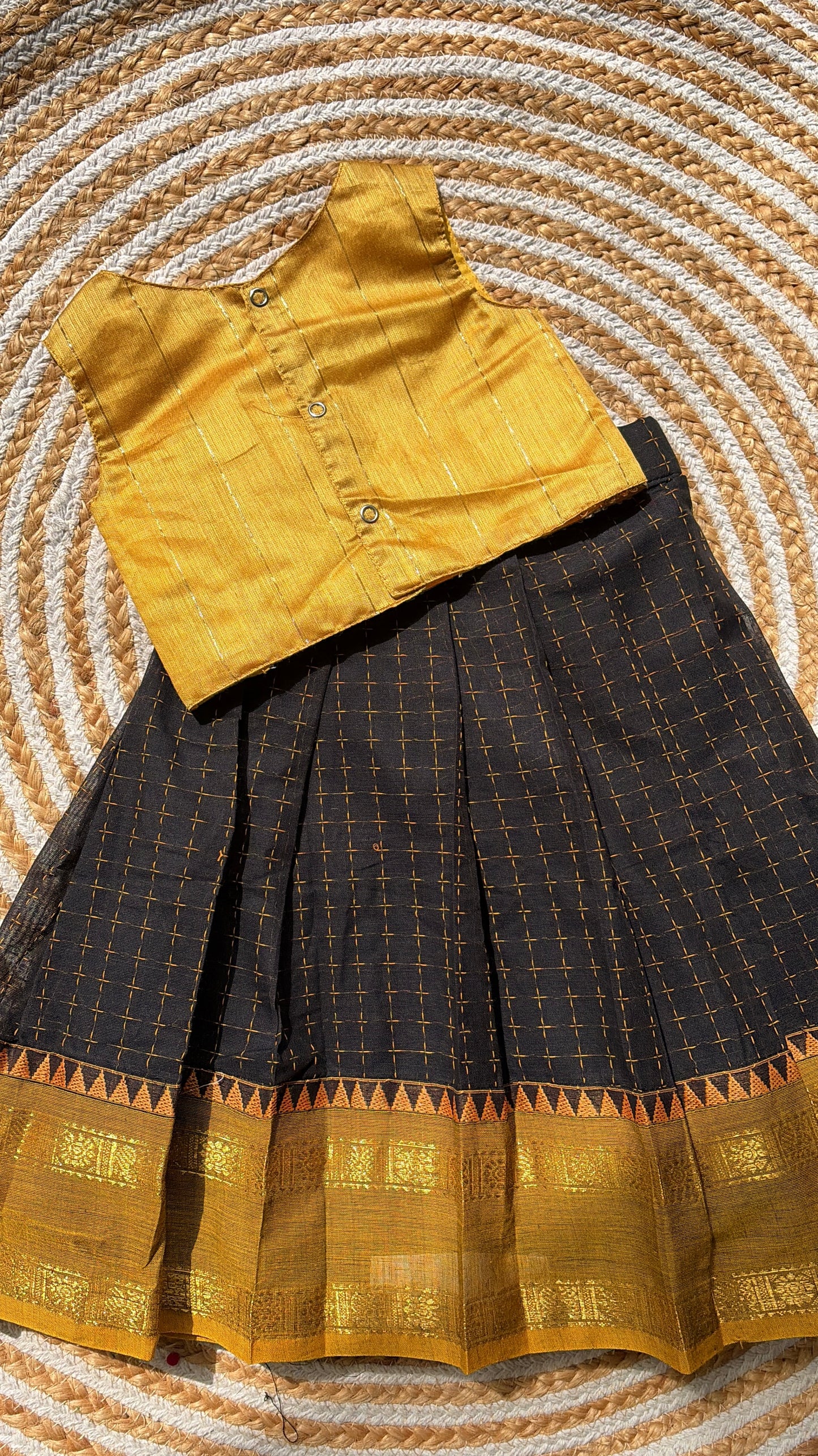 skirt and crop top- v neck black n mustard