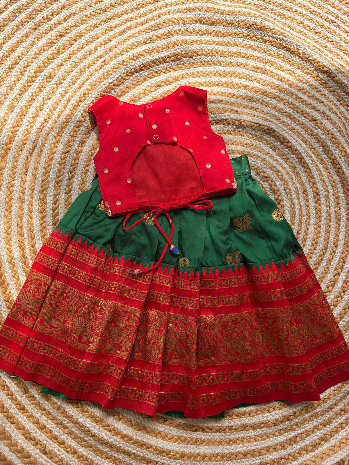 Semi silk Skirt and crop top - green/ red