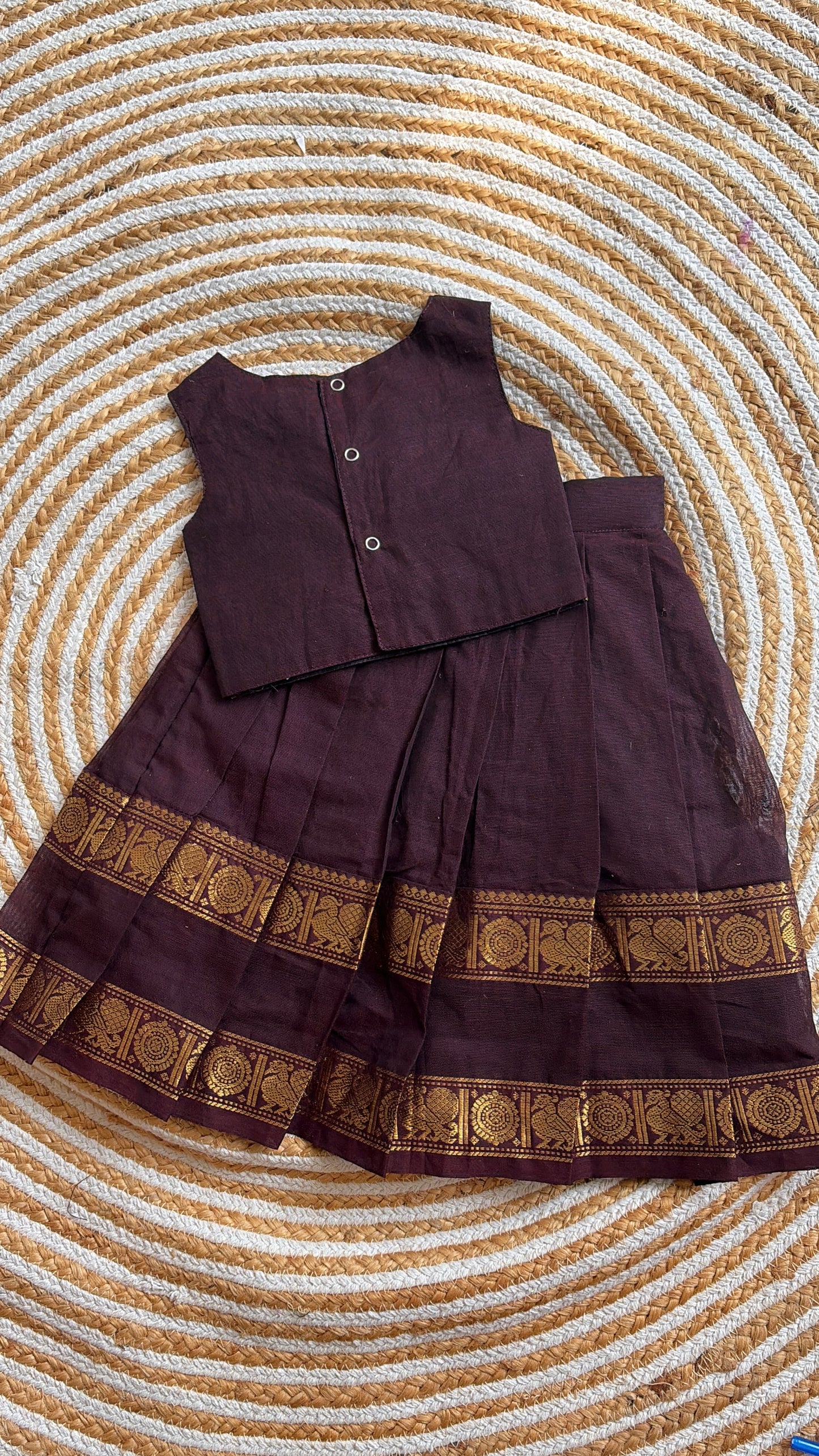 skirt and crop top - Brown V neck blouse