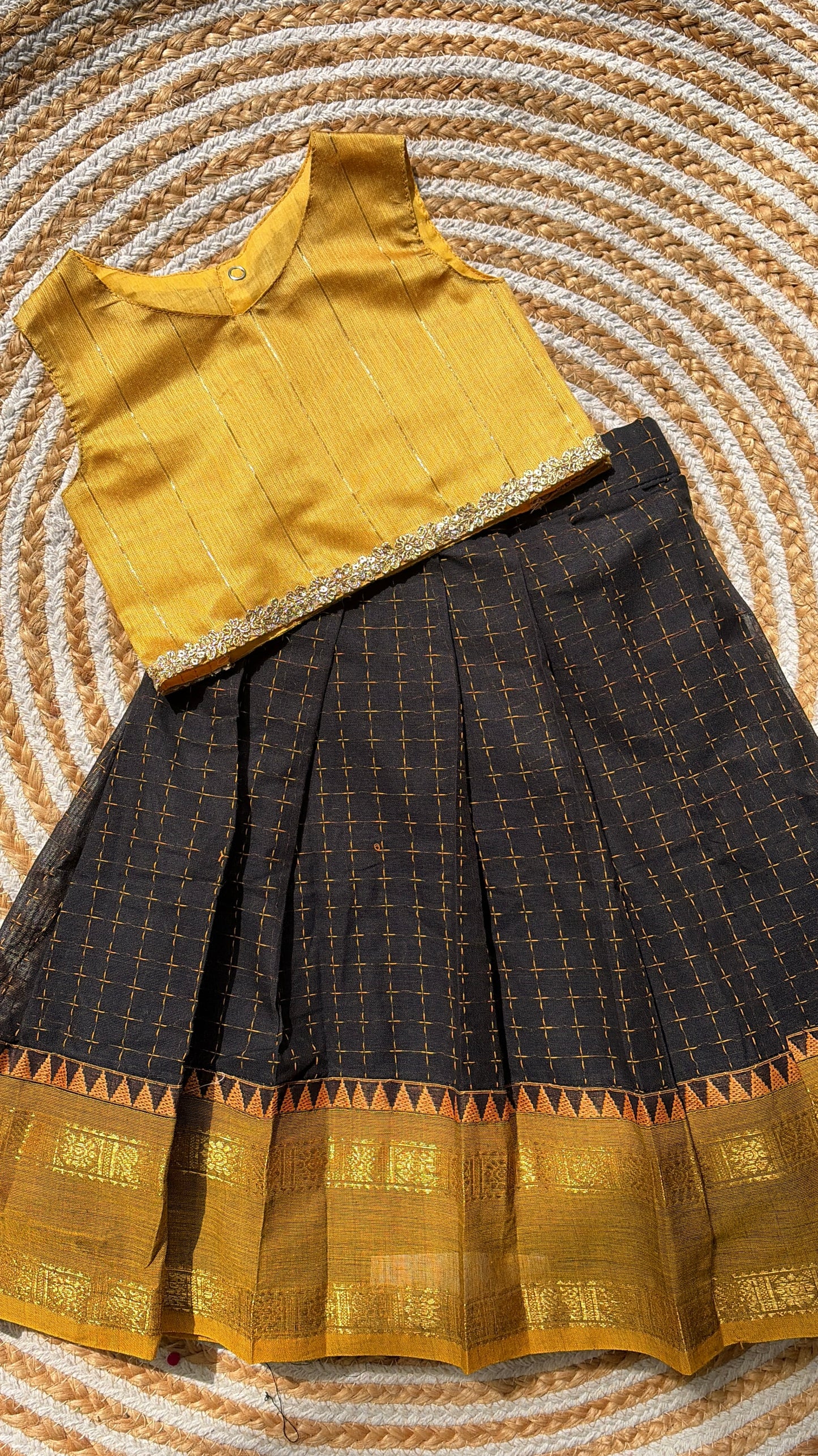 skirt and crop top- v neck black n mustard