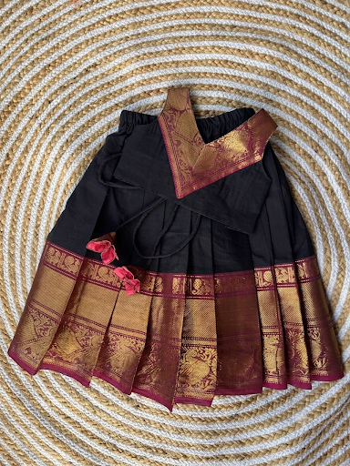 Skirt and crop top- BLACK